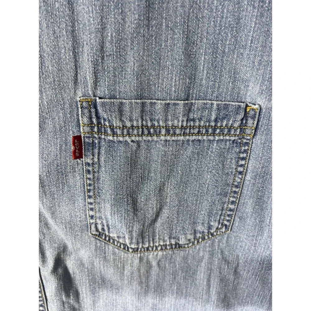 Levis Mens XL Denim Button Down Shirt Light Wash Long Sleeve Cotton Red Tab